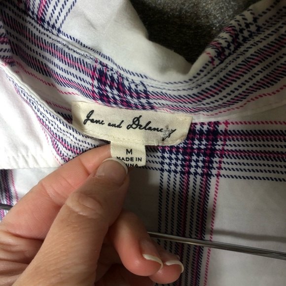 Jane and Delancy medium 100% rayon lightweight button up plaid shirt - Picture 3 of 4